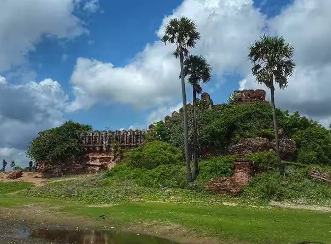 Alamparai Fort